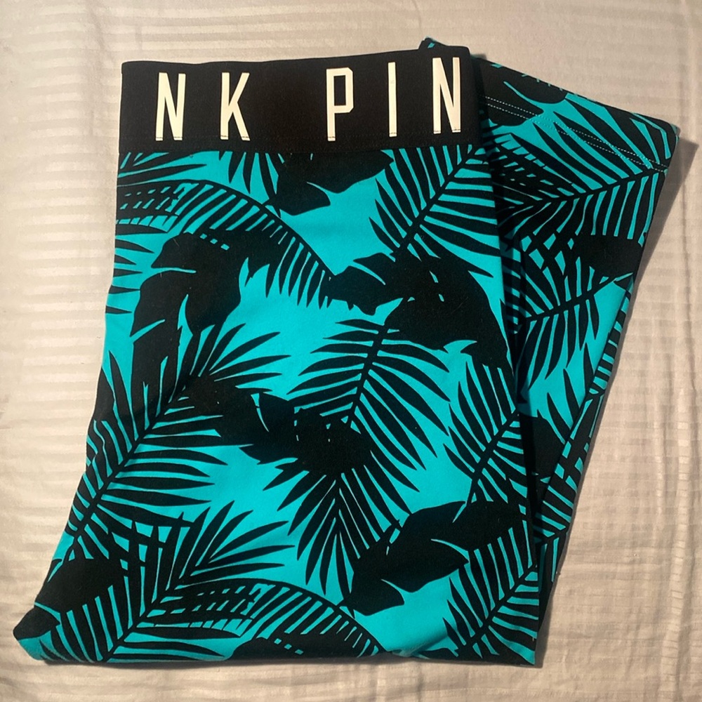 Victoria’s Secret PINK Ultimate Crop Leggings